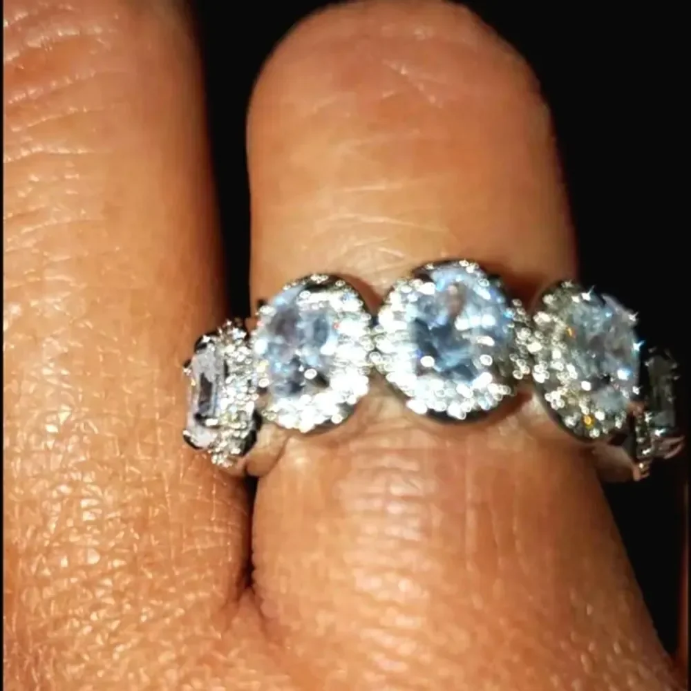 Stunning shiny diamond  wedding ring sz 7